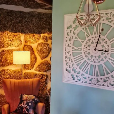 Rustic Retreat-country House *