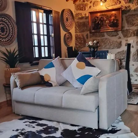 Rustic Retreat-country House *