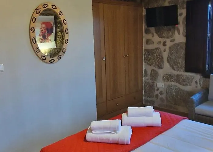 Rustic Retreat-country House *