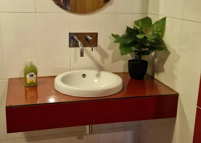 Rustic Retreat-country House *