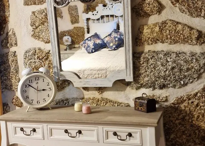 בית כפרי Rustic Retreat-country House *