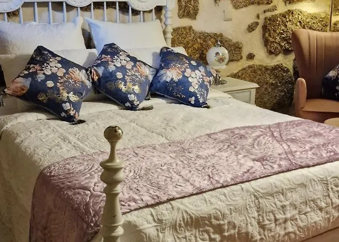 בית כפרי Rustic Retreat-country House