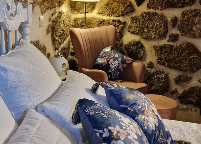 Rustic Retreat-country House