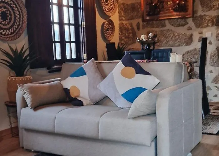 Rustic Retreat-country House *