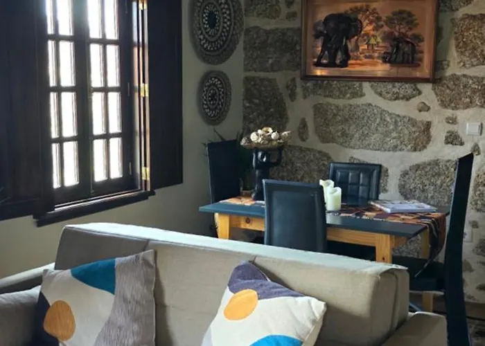 בית כפרי Rustic Retreat-country House