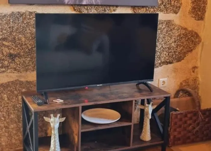 Rustic Retreat-country House *