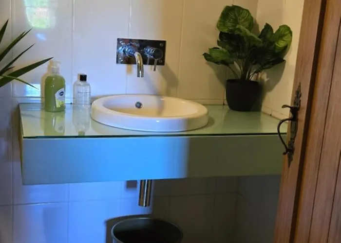 בית כפרי Rustic Retreat-country House